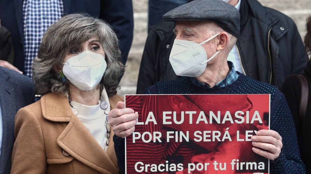 La Fiscalía de Madrid retira la acusación contra Ángel Hernández por ayudar a morir a su mujer enferma de esclerosis
