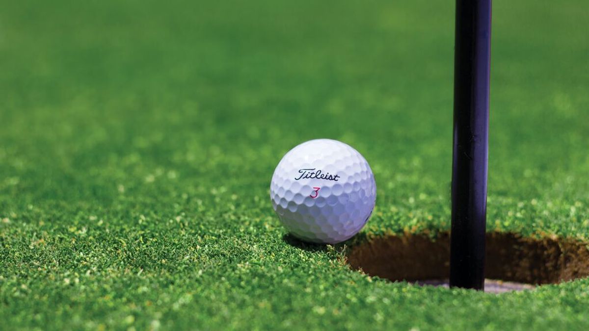 Los beneficios de jugar al golf Los beneficios de jugar al golf