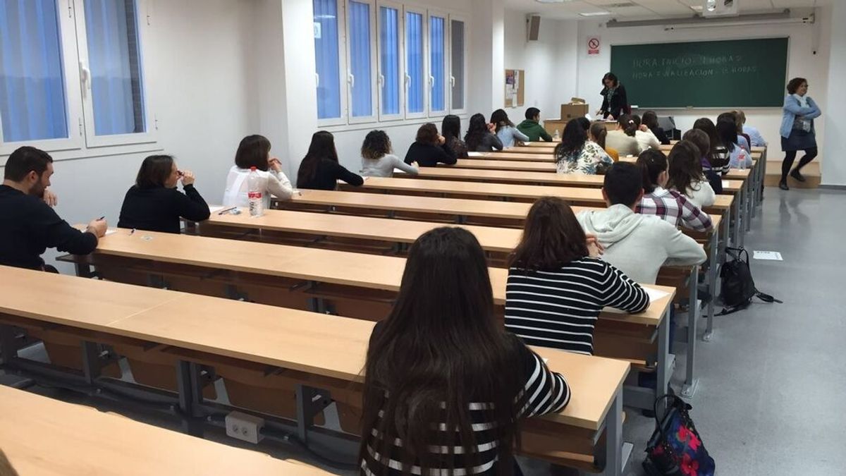 Los opositores a profesor “en pie de guerra” por los suspensos masivos en la última convocatoria en la Comunidad Valenciana Los opositores a profesor “en pie de guerra” por los suspensos masivos en la última convocatoria en la Comunidad Valenciana