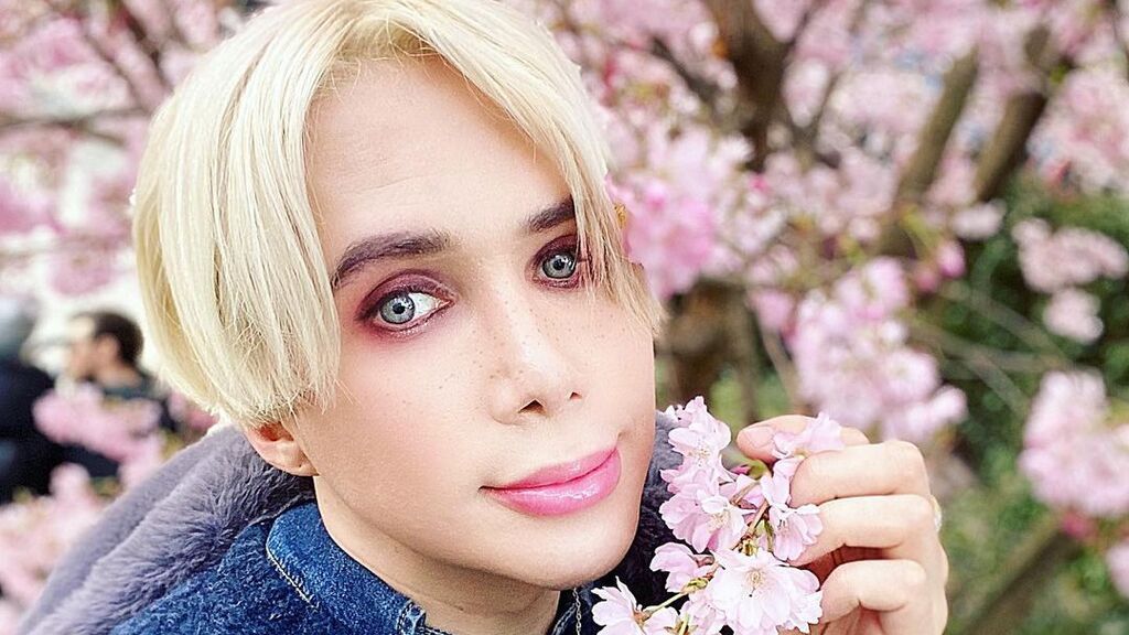 El influencer transracial que se ha operado para parecer coreano