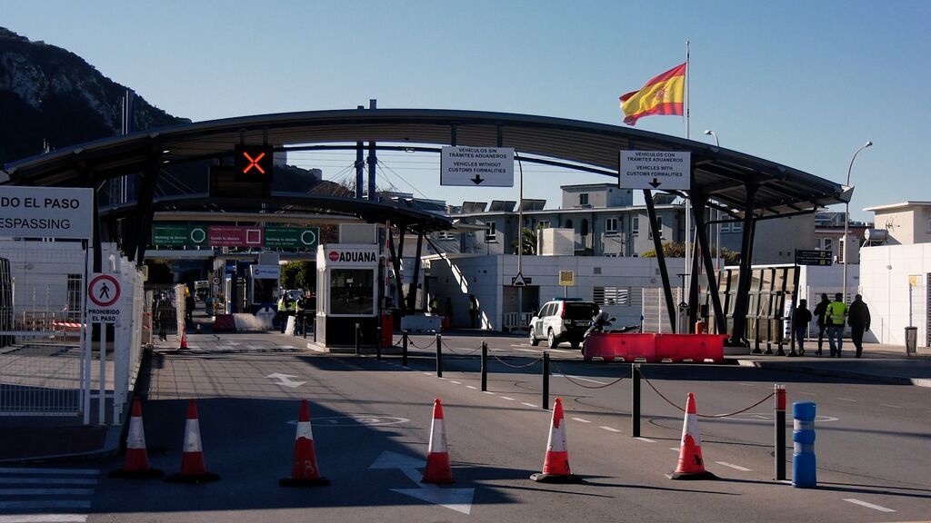 La frontera entre La Línea de la Concepción y  Gibraltar