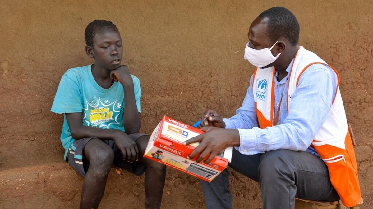 Al menos 800 personas reciben vacunas falsas contra la COVID-19 en Uganda Al menos 800 personas reciben vacunas falsas contra la COVID-19 en Uganda