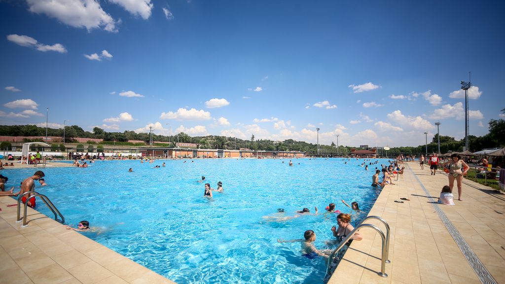 Los expertos aconsejan cuidar las piscinas durante todo el año