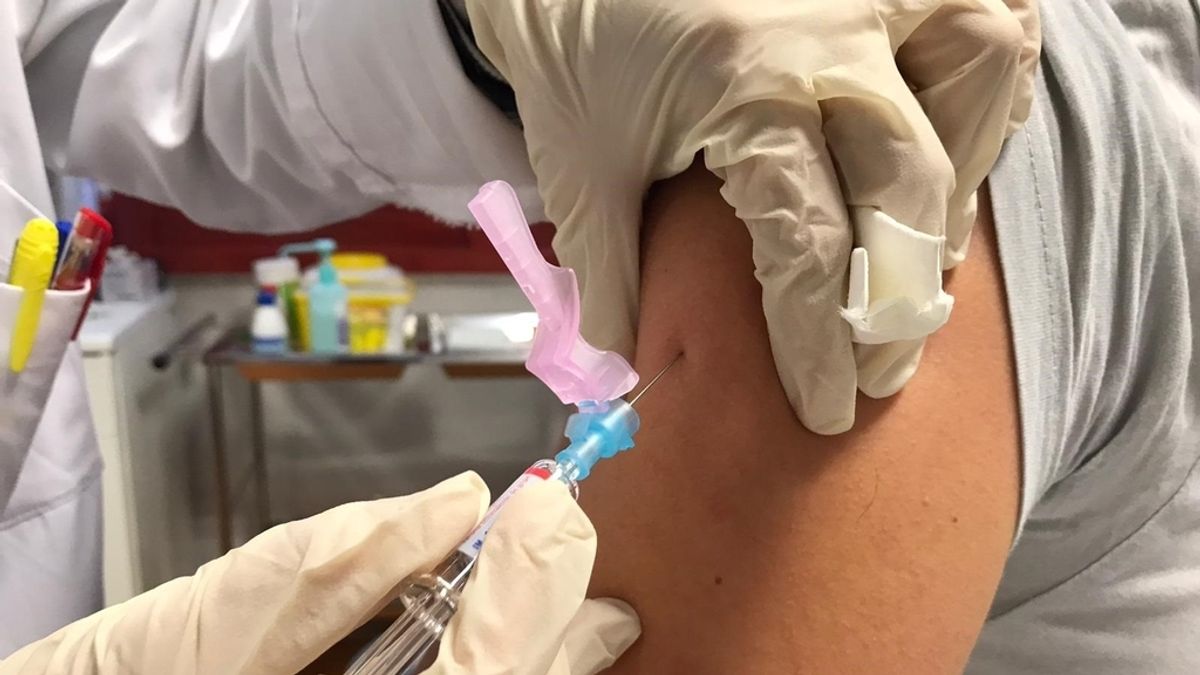 AMP.- Cvirus.- Sanidade activará el lunes la 'autocita' de vacuna para menores de 30 años y "repescas"