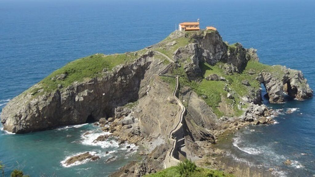 EuropaPress_1581499_cerrado_acceso_gaztelugatxe_eneperi_obras_mejora_pavimento_coste_226847