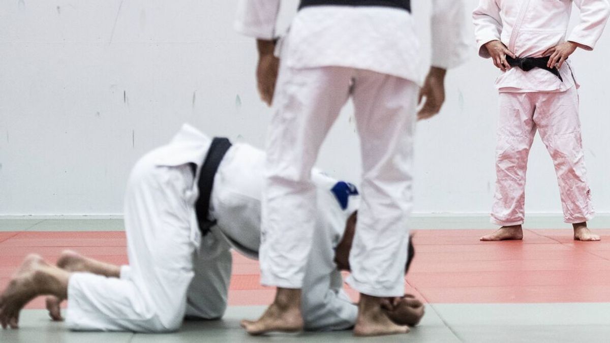 Fallece un niño de 7 años tras la paliza de su entrenador de judo: Lo lanzó al suelo 27 veces consecutivas Fallece un niño de 7 años tras la paliza de su entrenador de judo: Lo lanzó al suelo 27 veces consecutivas
