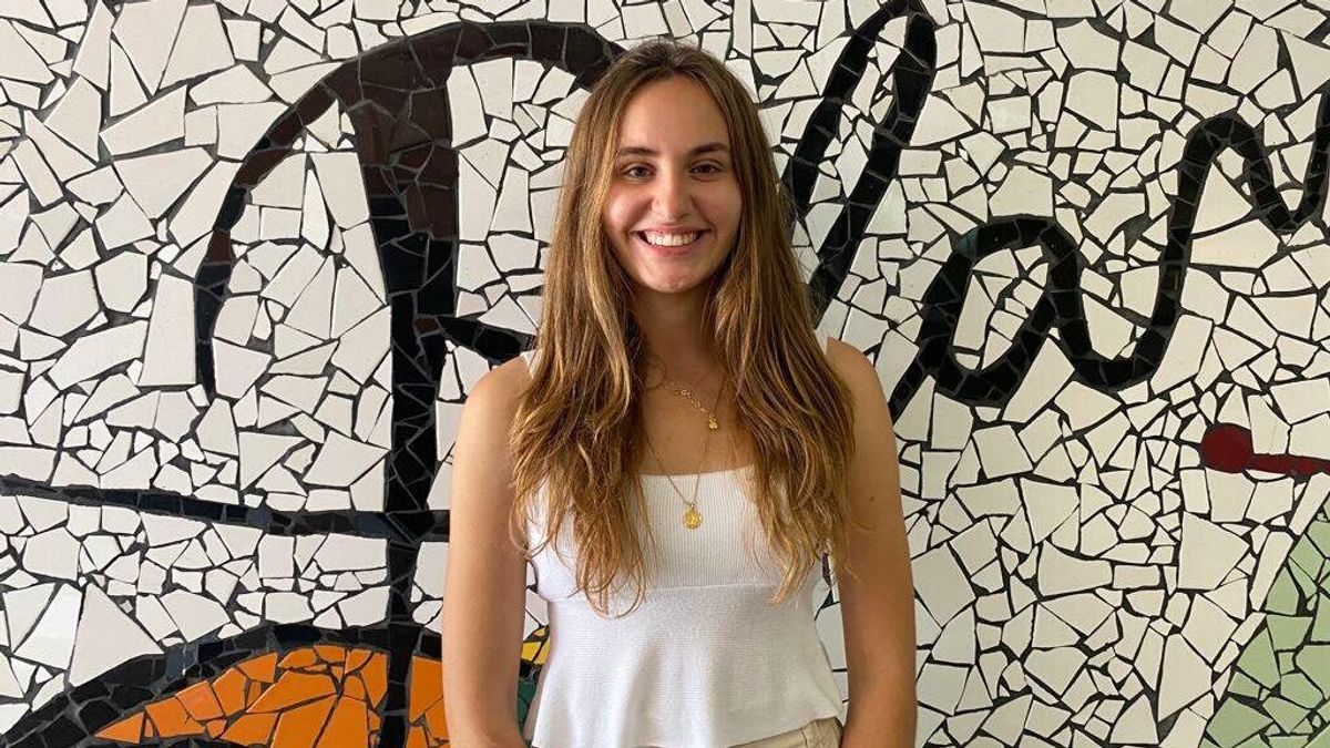 Teresa, un 13,83 en selectividad: “Haber ayudado a la gente a recuperar la motivación por los estudios no tiene precio"” Teresa, un 13,83 en selectividad: “Haber ayudado a la gente a recuperar la motivación por los estudios no tiene precio"”