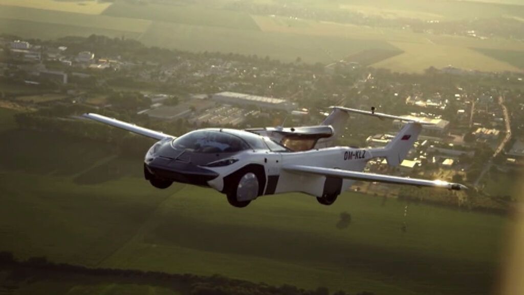 El híbrido definitivo, un coche deportivo que vuela y despliega sus alas activando un botón