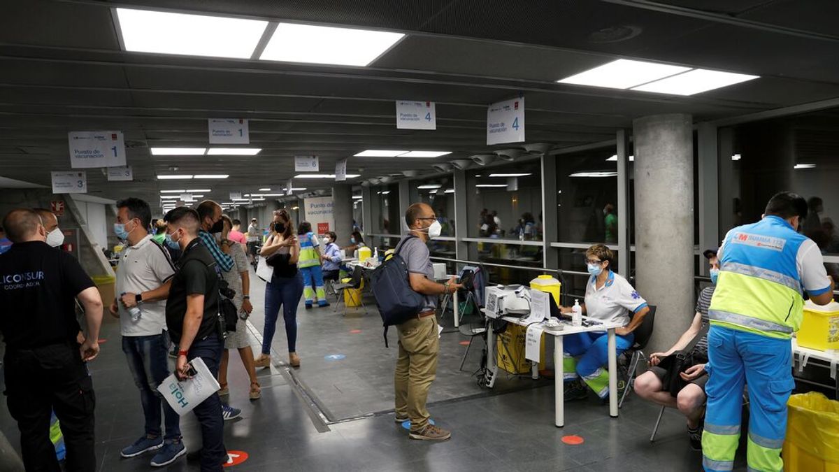 Imagen del interior del punto de vacunación masiva del Wizink Center en Madrid