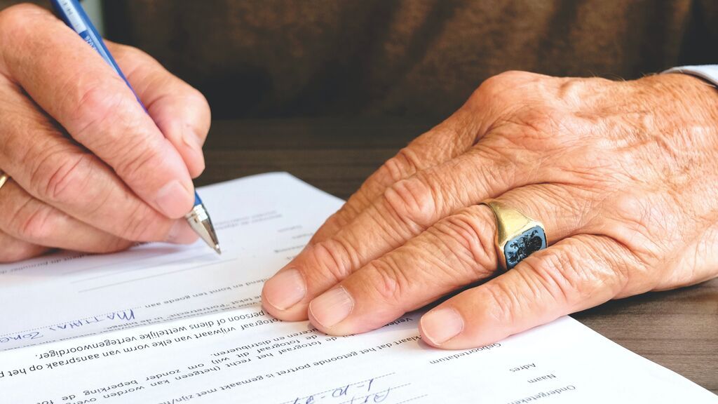 Aceptar una herencia tarde tiene penalización: los intereses que tendrás que pagar de más