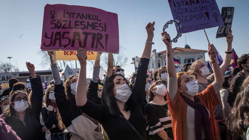 Las mujeres se rebelan en Turquía por el descuelgue del Gobierno del tratado contra la violencia machista