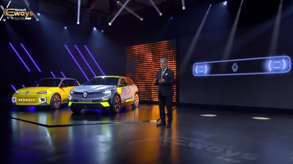 LUCA DE MEO ENSEÑANDO LA FUTURA PARRILLA DEL 4EVER RENAULT