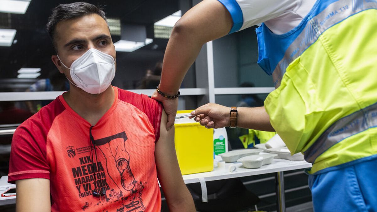 España logra otro récord de vacunación por segundo día consecutivo tras inocular 765.399 dosis España logra otro récord de vacunación por segundo día consecutivo tras inocular 765.399 dosis