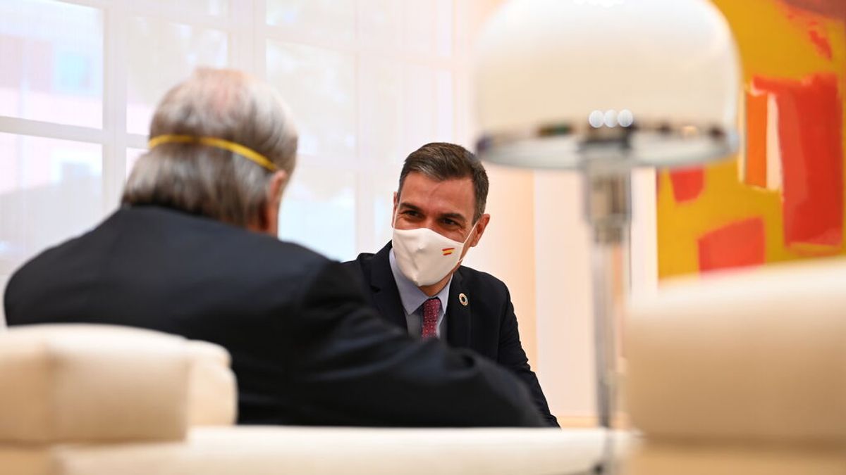 Sánchez arropa a Escrivá, pero deja en el aire qué pasará con las pensiones de los 'baby boomers' Sánchez arropa a Escrivá, pero deja en el aire qué pasará con las pensiones de los 'baby boomers'