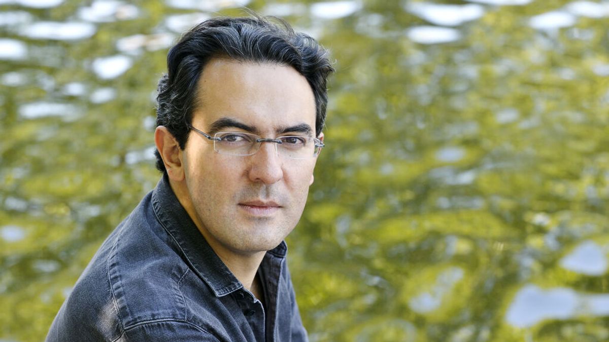 Juan Gabriel Vásquez, escritor colombiano: "Volver la vista atrás cuando quieres olvidar es un acto de valor"