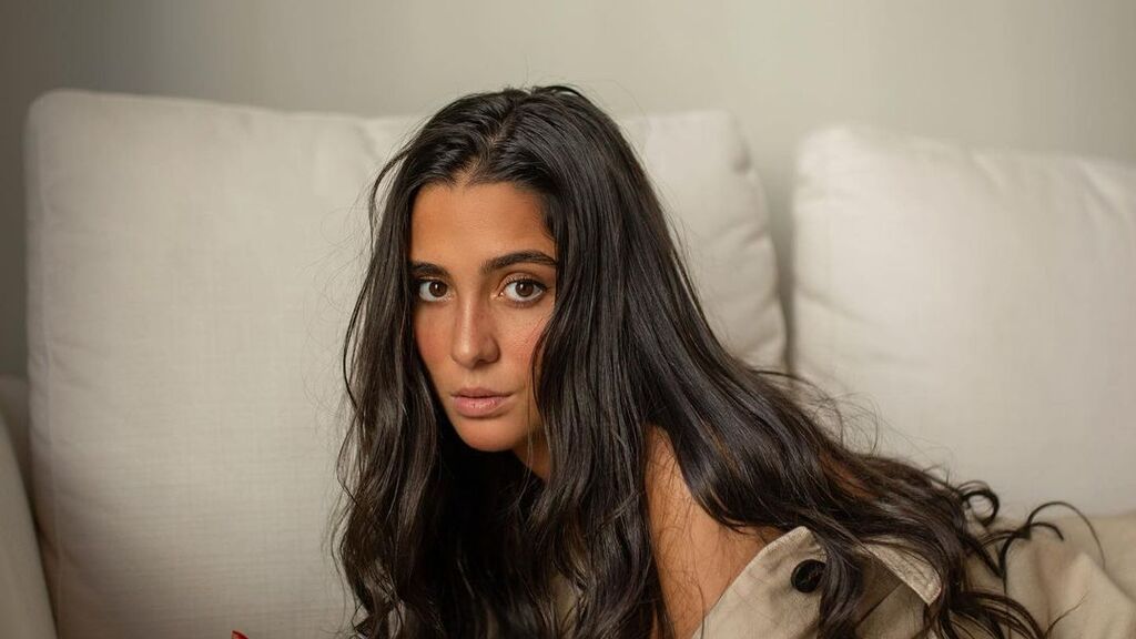 Claudia comparte la primera foto con su novio