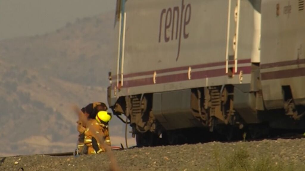 Cuatro fallecidos tras colisionar un turismo y un tren en un paso a nivel de Novelda, Alicante