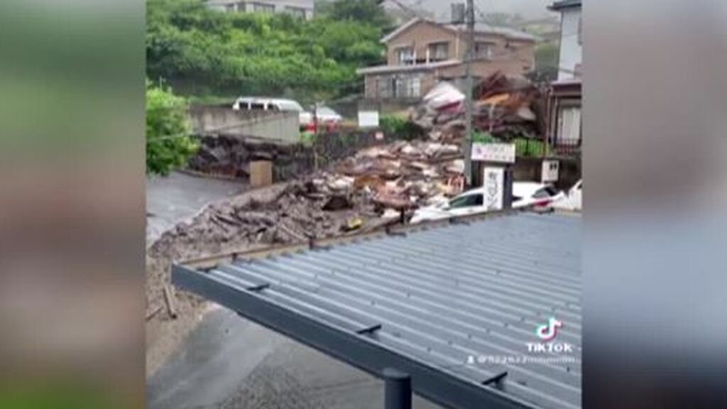 Al menos dos muertos y 20 desaparecidos tras un deslizamiento de tierra en Japón