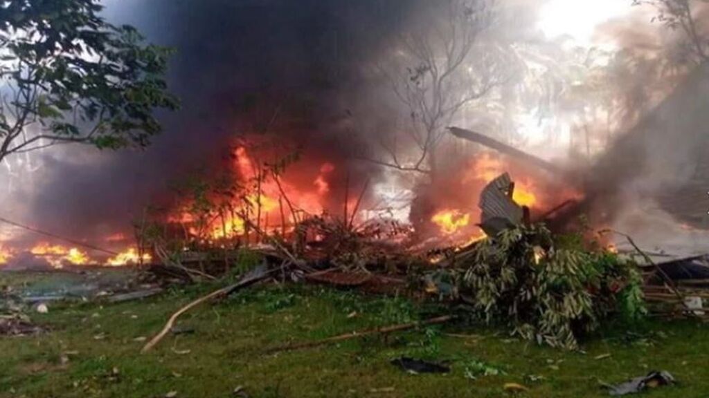 Se estrella un avión militar en el sur de Filipinas: hay 45 muertos y 49 heridos