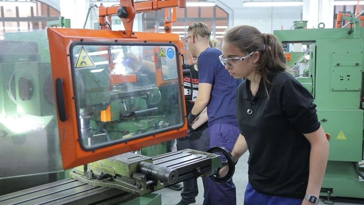 Educación convoca becas para favorecer la incorporación de las mujeres a 41 ciclos de FP