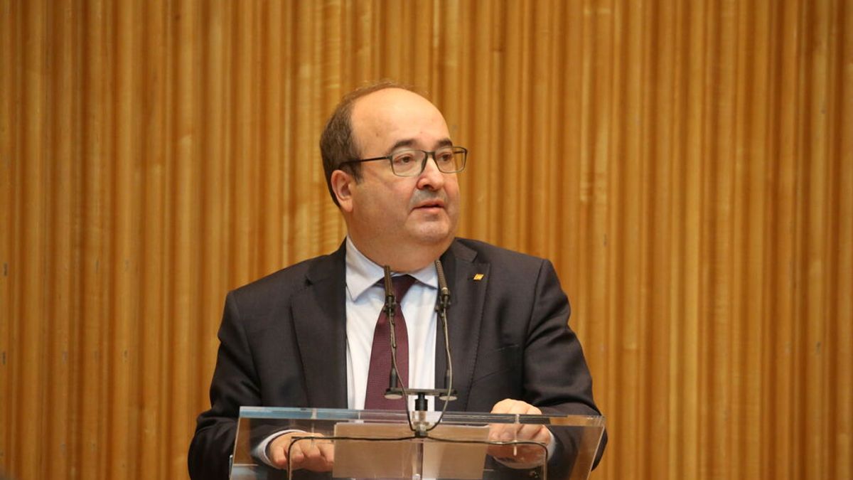 Gobierno y sindicatos acuerdan que 300.000 funcionarios interinos pasen a ser fijos antes de 2025 Gobierno y sindicatos acuerdan que 300.000 funcionarios interinos pasen a ser fijos antes de 2025