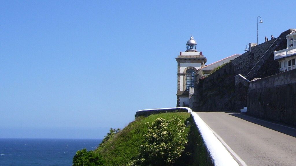 Faro de Lluarca