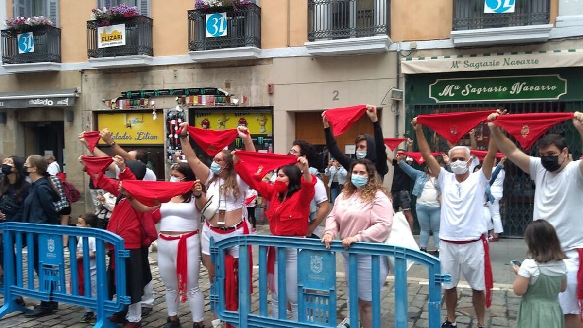 Segundo año sin Sanfermines: Pamplona se pone el pañuelo rojo con “control y sin excesos” Segundo año sin Sanfermines: Pamplona se pone el pañuelo rojo con “control y sin excesos”