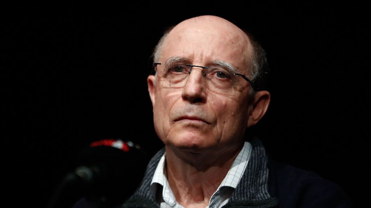 Absuelto Ángel Hernández el hombre que ayudó a morir a su esposa, María José Carrascosa, enferma de esclerosis múltiple Absuelto Ángel Hernández el hombre que ayudó a morir a su esposa, María José Carrascosa, enferma de esclerosis múltiple