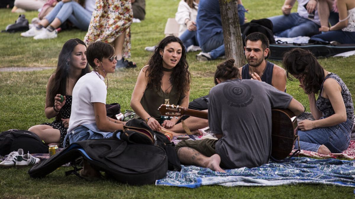 España afronta una quinta ola "distinta" con los jóvenes en la diana España afronta una quinta ola "distinta" con los jóvenes en la diana