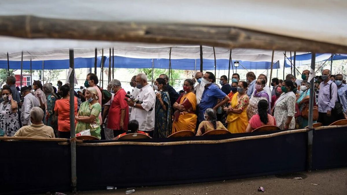 Vacunas covid  fakes en India: vacunaron con solución salina a miles de personas