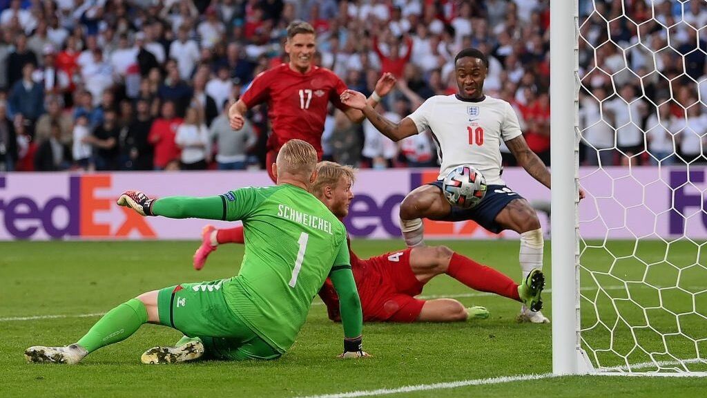 Gol en propia de Kjær para empatar el Inglaterra - Dinamarca 1-1