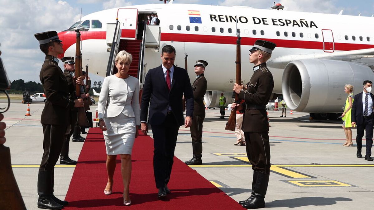Sánchez evita comentar la 'foto del reencuentro' de Junqueras y Puigdemont en Waterloo Sánchez evita comentar la 'foto del reencuentro' de Junqueras y Puigdemont en Waterloo