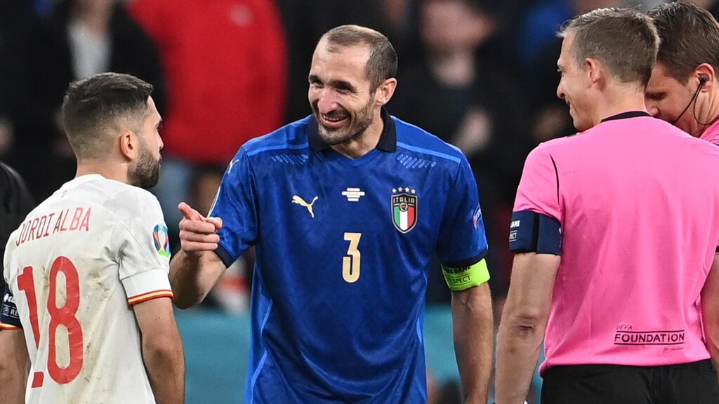 El vacile del capitán italiano, Chiellini a Jordi Alba en la tanda de penaltis de la semifinal de la Eurocopa