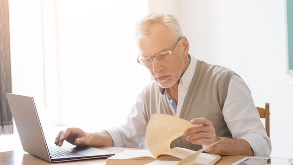 Moverte como pez (sin curro a los 50) en el agua (de LinkedIn): consejos de los que saben de verdad para conseguir desde el móvil