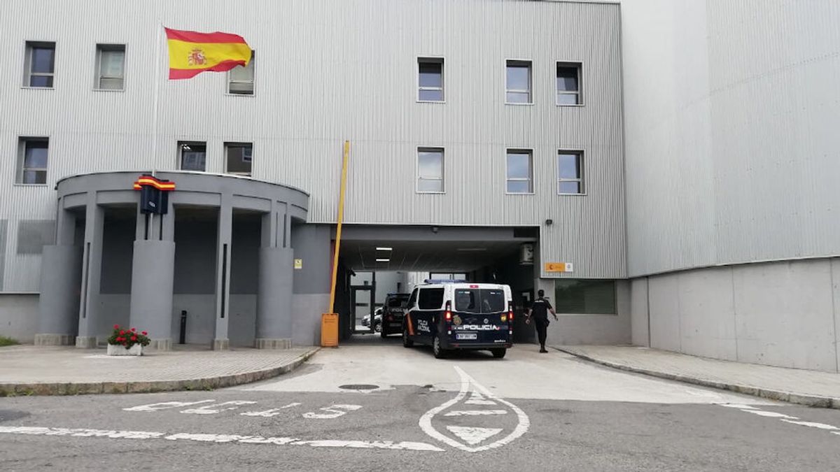 Los tres detenidos por la paliza mortal de Samuel son dos chicos y una chica de A Coruña Los tres detenidos por la paliza mortal de Samuel son dos chicos y una chica de A Coruña