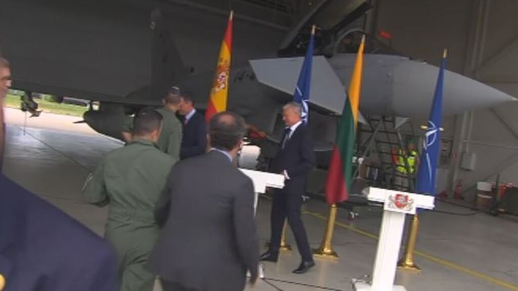 Una alerta de invasión aérea obliga a Sánchez a suspender en directo una rueda de prensa en una base militar en Lituania