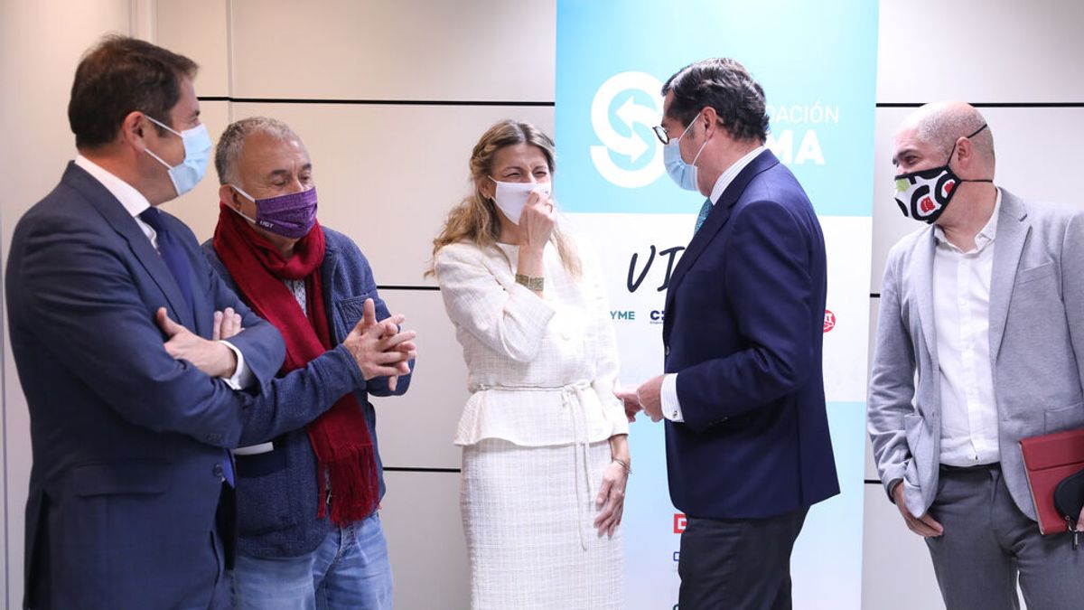 La ministra de Trabajo con los representantes de los agentes sociales La ministra de Trabajo con los representantes de los agentes sociales