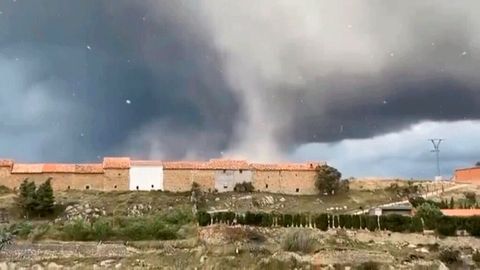 Un Tornado Azota Villafranca Del Cid En Castellon Nius