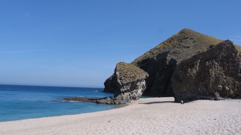 Playa_de_los_Muertos_-_panoramio_-_isol