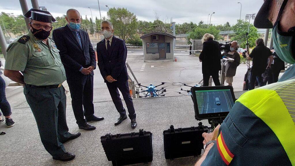 Marlaska presencia una demostración de los drones de la DGT