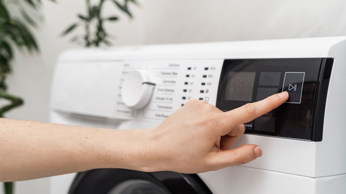 Poner la lavadora de madrugada triunfa con el nuevo recibo de la luz: el 76% de los consumidores ha cambiado sus hábitos Poner la lavadora de madrugada triunfa con el nuevo recibo de la luz: el 76% de los consumidores ha cambiado sus hábitos