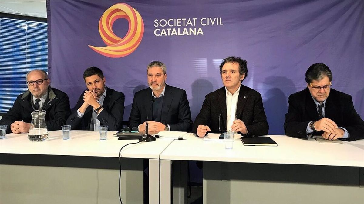“Superar la decadencia, reconstruir Cataluña”: La Sociedad Civil Catalana une a los partidos constitucionalistas