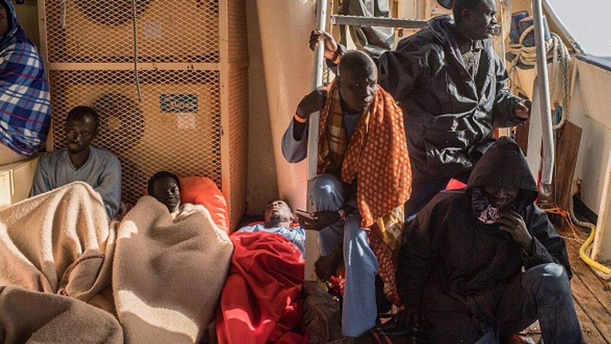 Italia permite el desembarco de los 572 migrantes a bordo del 'Ocean Viking' en Sicilia Italia permite el desembarco de los 572 migrantes a bordo del 'Ocean Viking' en Sicilia