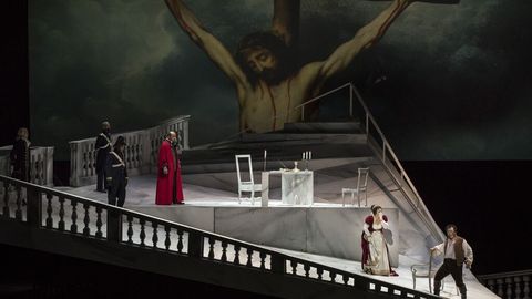 El Teatro Real instala mañana dos pantallas con mil asientos en las plazas de Oriente e Isabel II para emitir 'Tosca' - NIUS