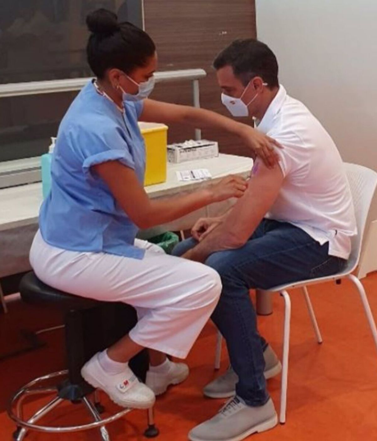 Pedro Sánchez recibe la segunda dosis de vacuna contra la covidP