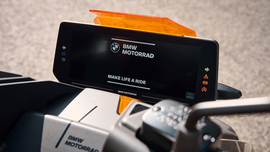 El BMW CE 04 cuenta con una pantalla de instrumentación con navegador integrado