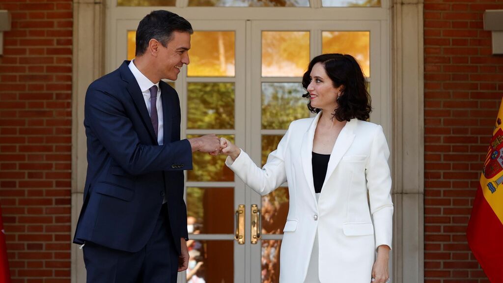 Pedro Sánchez recibe en Moncloa a la presidenta madrileña Isabel Díaz Ayuso