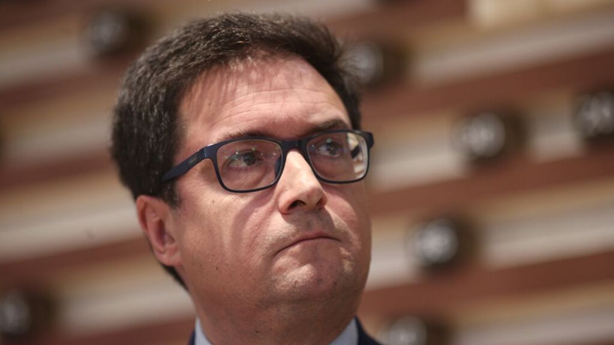 Sánchez recurre a Óscar López, un hombre de partido, para sustituir a su 'gurú' Iván Redondo Sánchez recurre a Óscar López, un hombre de partido, para sustituir a su 'gurú' Iván Redondo