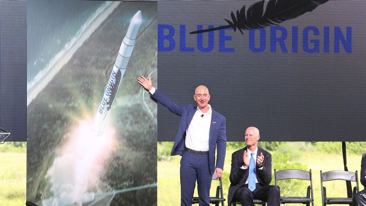 Bezos compara su cohete con el de Branson y dice que el suyo es mejor y vuela más alto