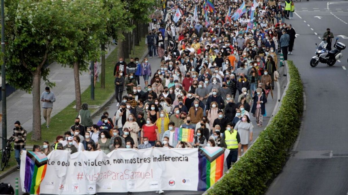 Manifestación contra la LGTBIFobia en La Coruña: más de mil personas marchan donde mataron a Samuel Luiz